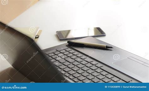 Computer Keyboard Side View 的图像结果