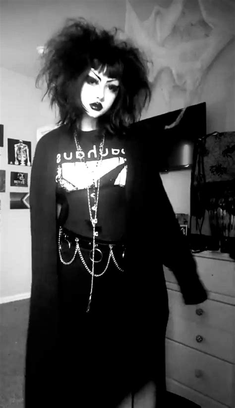 trad goth | Goth hair, Goth outfits, Goth women