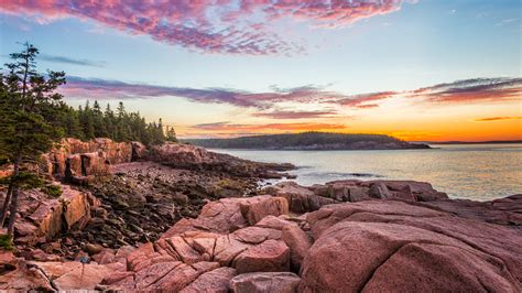 Coastal sunrise at Mount Desert Island near Thunder Hole, Acadia ...