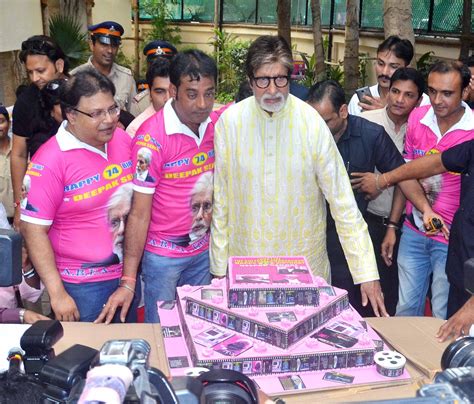 SEE PICS: Amitabh talks about Aaradhya, thanks fans on 74th birthday ...