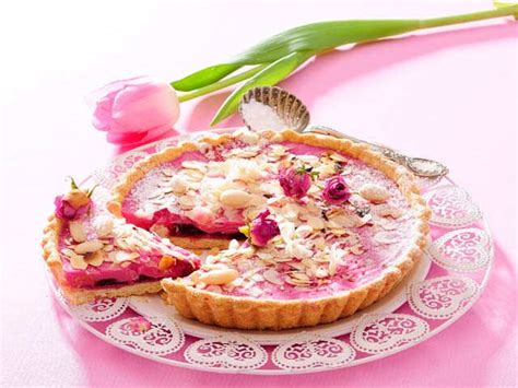 What Are The Uses of Rose Water? | Femina.in