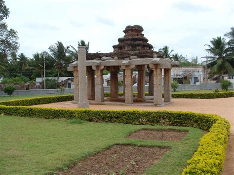 INDIA BACKPACKER: Circuits around Hampi ...Museum