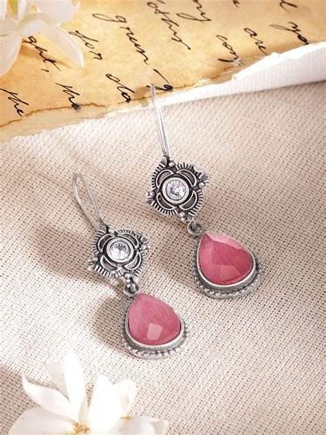 Rubans Offers Finest Quality Earrings Collection Online.