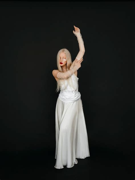 Dance sculpture Images - Free Download on Freepik