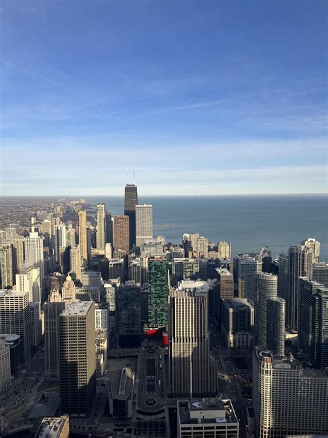 View from the Aon Center, Floor 74, to the North Side of Chicago : r ...