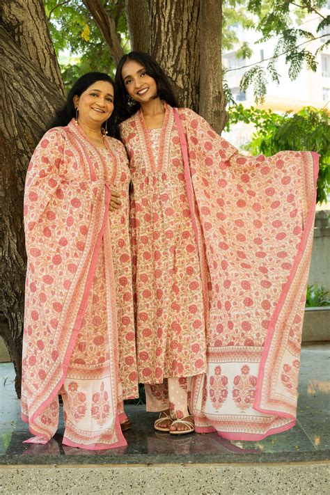 Blushing Bloom Printed Kurta Set With Dupatta – Atha Fashion