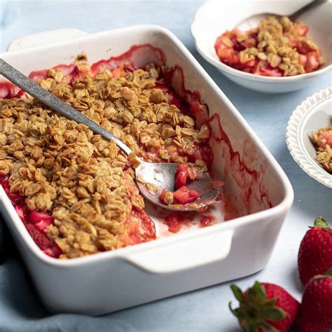 Low Sugar Strawberry Rhubarb Crisp