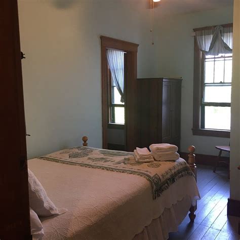 WELLESLEY HOTEL AND RESTAURANT (Thousand Island Park) - Hotel Reviews ...