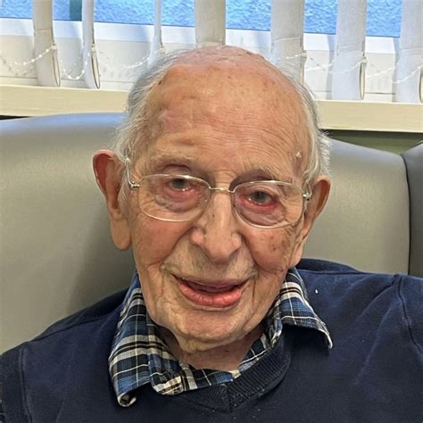 World's Oldest Man 的图像结果