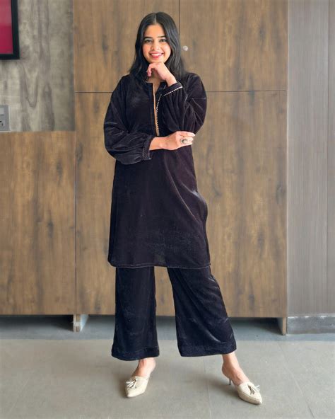 Black Straight Velvet Coord Set of 2 – The Svaya