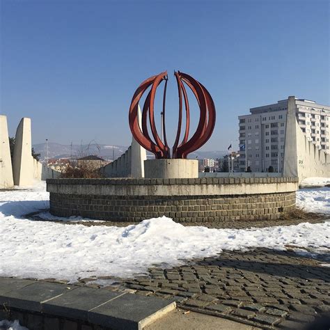 Parku Varrezat e Deshmoreve, Pristina - Tripadvisor