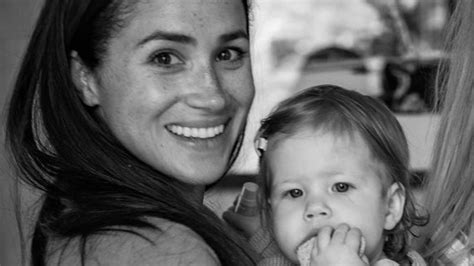 Prince Harry & Meghan Markle walk hand-in-hand with Princess Lilibet in ...