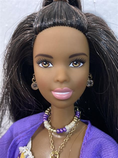 Why do they give some of the dolls such ugly lipstick colors? She’d be ...