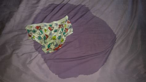 Rachel and a Rare Wet Bed - Wetting experiences - OmoOrg