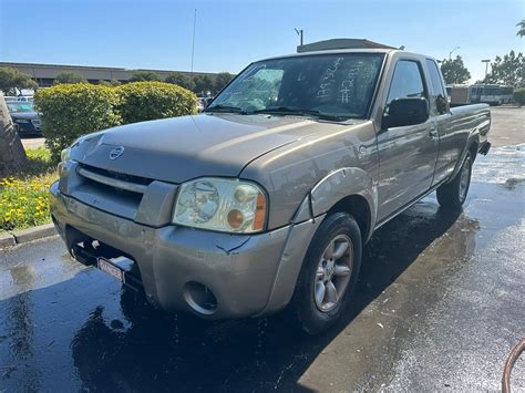 2004 Nissan Frontier Standard