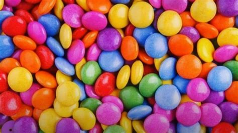 Optical Illusion: You have hawk eyes if you can spot a button among ...