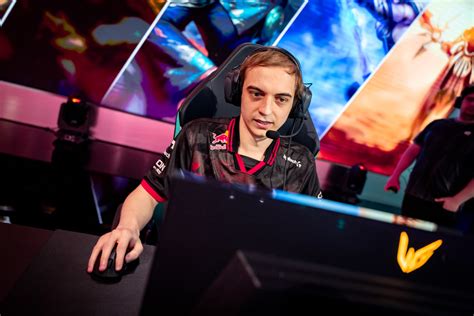 Wolfe Glick wins biggest Pokemon VGC tournament in history