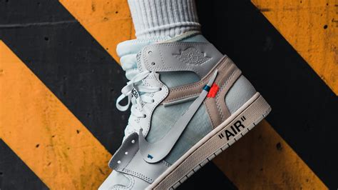 Download wallpaper 1920x1080 sneakers, legs, sock, wall full hd, hdtv ...