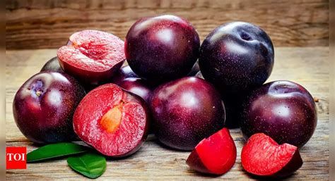 Plum Benefits: Having Plums on an empty stomach can potentially fight ...