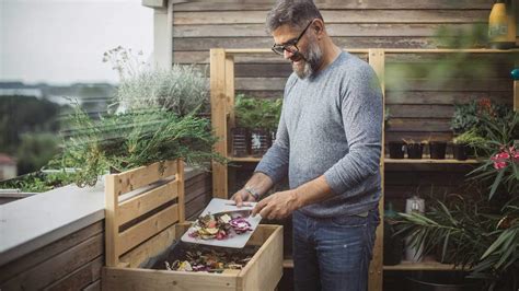 Making a Homemade Composter 的图像结果