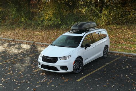 2025 Chrysler Pacifica FAV Edition Promises Adventure, Delivers A Roof Box | Carscoops