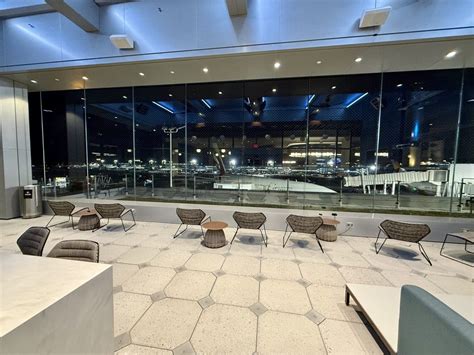 Lounge Review: The Newer JFK Delta Sky Club Concourse A - TravelUpdate