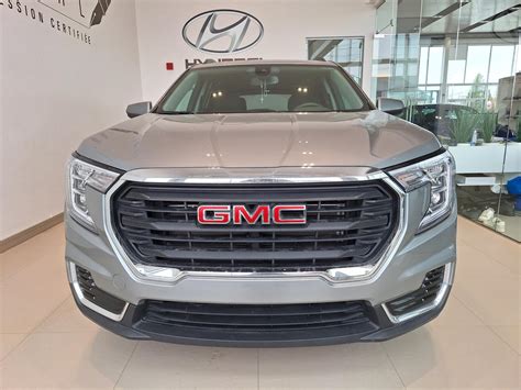Used 2023 GMC Terrain with 23,000 km for sale at Otogo