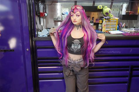 I'm a mechanic with 3-inch nails, heels — my skill is real