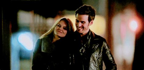 5 Obvious Signs Shes Ready For You To Make A Move