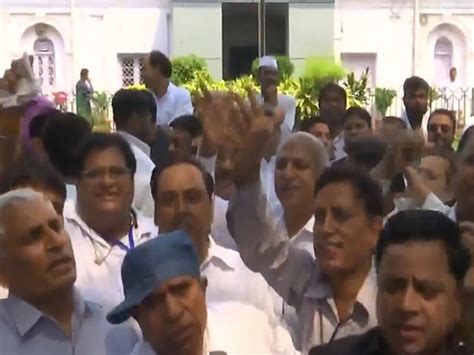 Congress workers stage protest against Central government