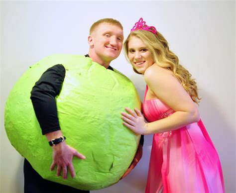 Little Sloth: DIY couple Halloween costume: The Princess and The Pea