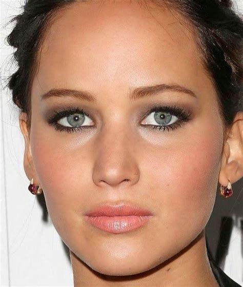dark eye makeup for hooded eyes