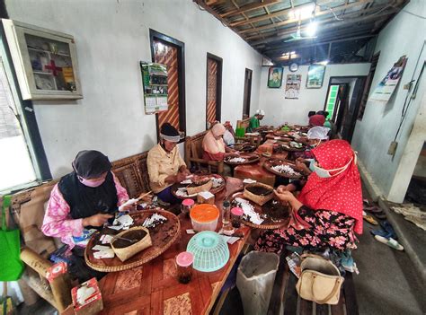 Pabrik Rokok Besar dan Kecil Saling Tikam?