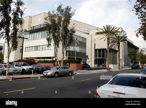 This is the Glendale City Jail where Kiefer Sutherland is currently ...