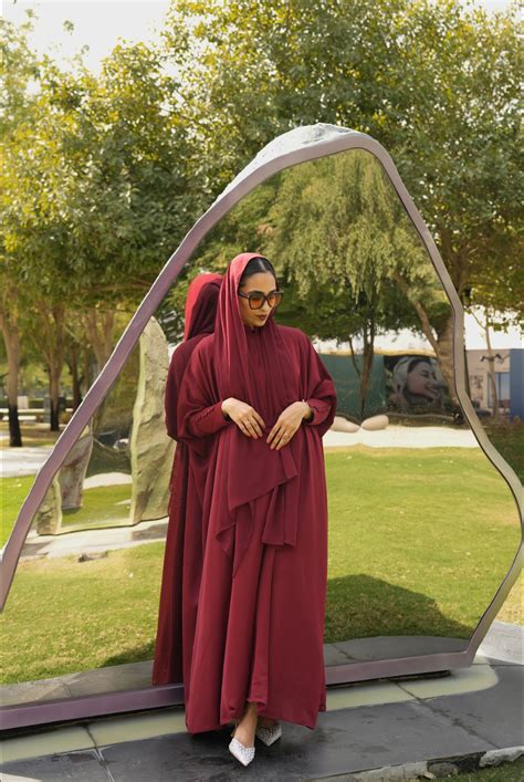 Classic Red Abaya – Loom Abayas