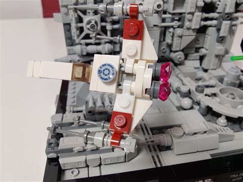 Is this normal? The white 1x1 plate with clip has a totally different ...