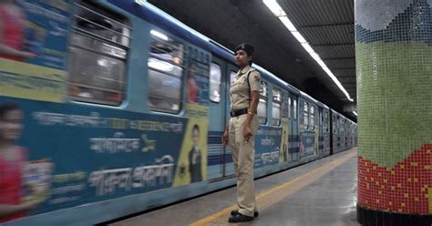 Kolkata metro: Passengers break windows to escape stranded train at ...