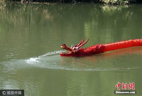 老农造出两条龙 会潜水会喷水还可以骑[3]- 中国日报网