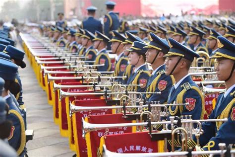 新中国阅兵史上最大规模军乐团亮相国庆70周年庆祝活动现场_新闻频道__中国青年网