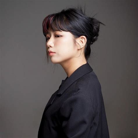 LINE (EN ESPAÑOL) - Ahn Ye Eun - LETRAS.COM