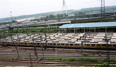 Buy Images of delhi metro, Search Photos of delhi metro, delhi metro ...