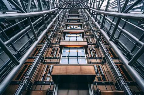 日立电梯带你探索地平线下的奇迹：上海世茂深坑洲际酒店-日立电梯(中国)有限公司