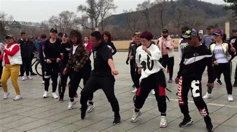 广场舞《江南Style》劲爆霸气，真酷,舞蹈,广场舞,好看视频