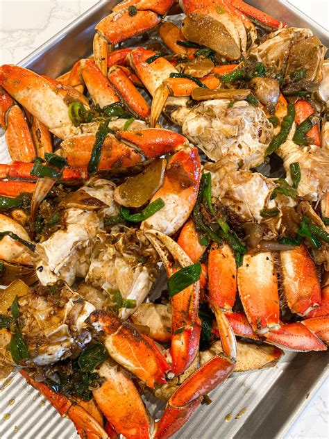How To Make Cua Bể Ram Mặn (Caramelized Dungeness Crabs) - Ta-Daa ...