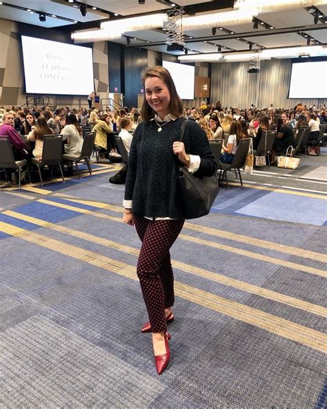 Business-Casual Conference Attire 的图像结果