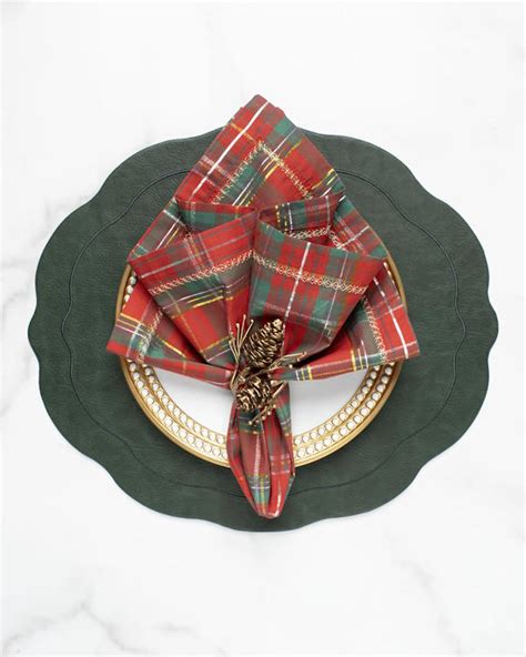 Moderni božićni stolnjaci i dekoriranje stola – trendovi 2024 ...