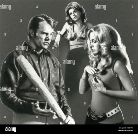 Izsaukuma zīme siksna Greznība walking tall 1973 full movie Izsaiņošana ...