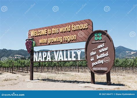 Wooden Welcoming Sign in Napa Valley, Wine Growing Region, California ...