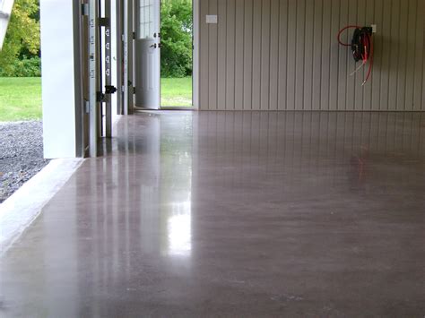 Garage Floor: Decorative Concrete Diamond Polishing