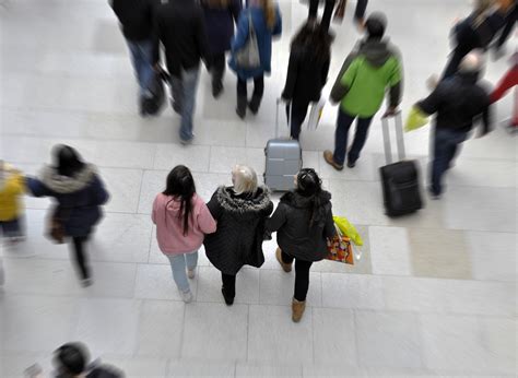 Tips to Turn Mall Foot Traffic Into Kiosk Customers